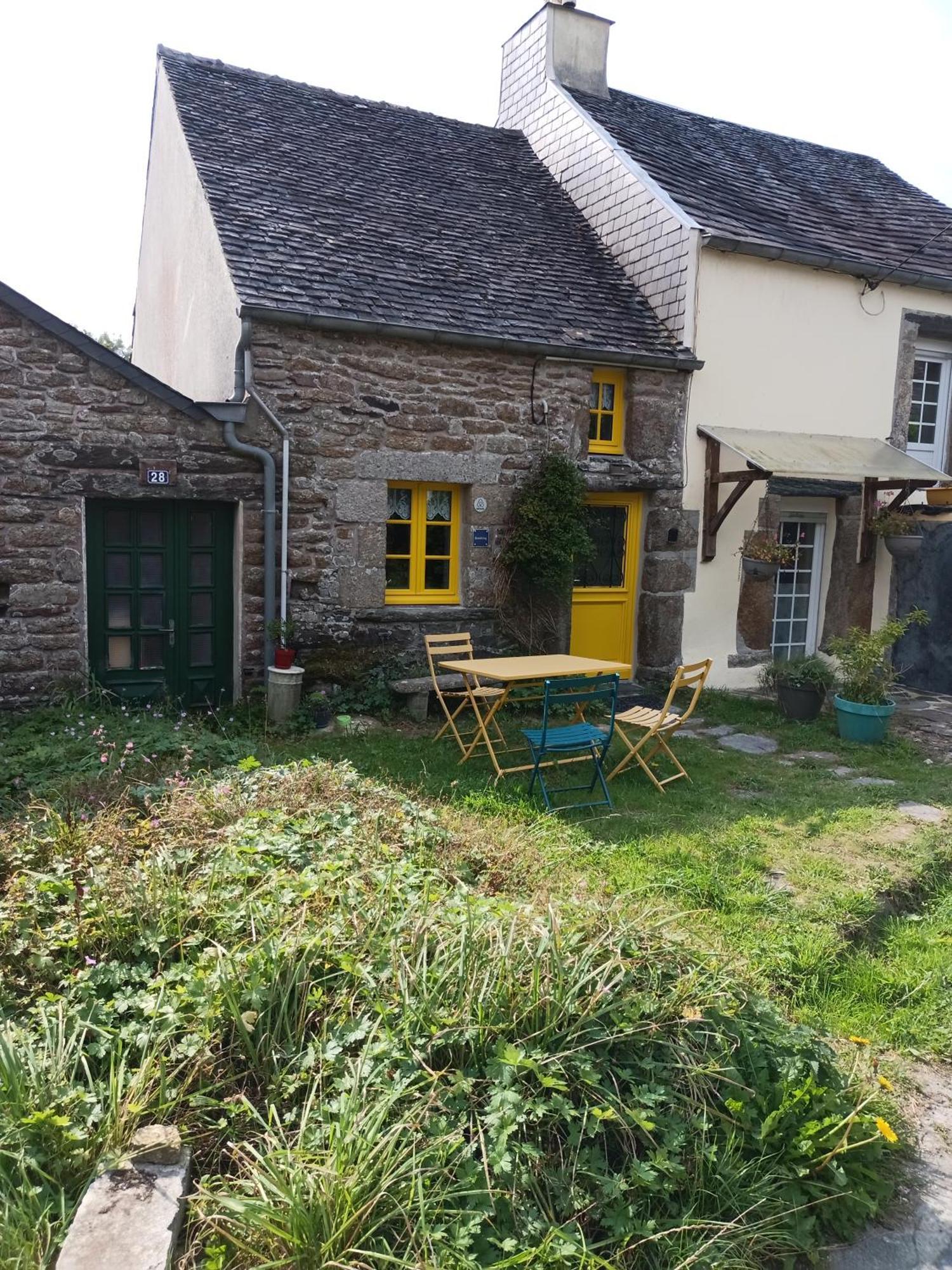 La Maison De Poupee Berrien Kültér fotó